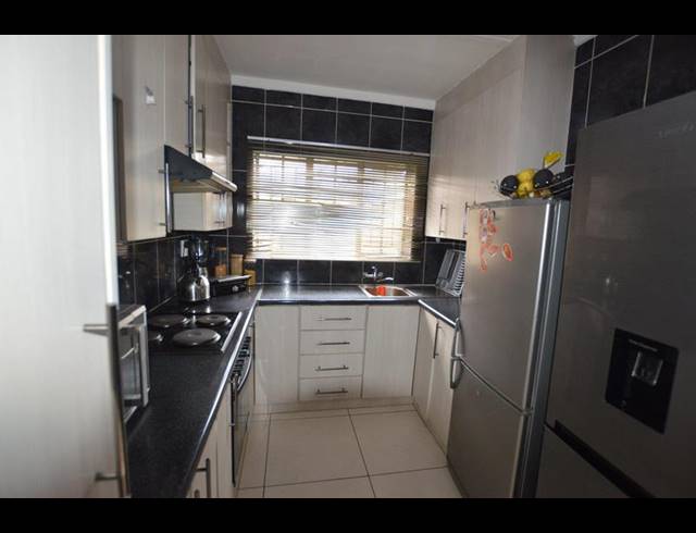 3 BEDROOM HOUSE FOR SALE IN VANDERBIJLPARK CE 2..
